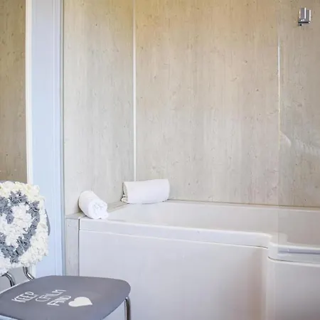 Apartment Amazing In W/ Wifi And 1 Bedrooms